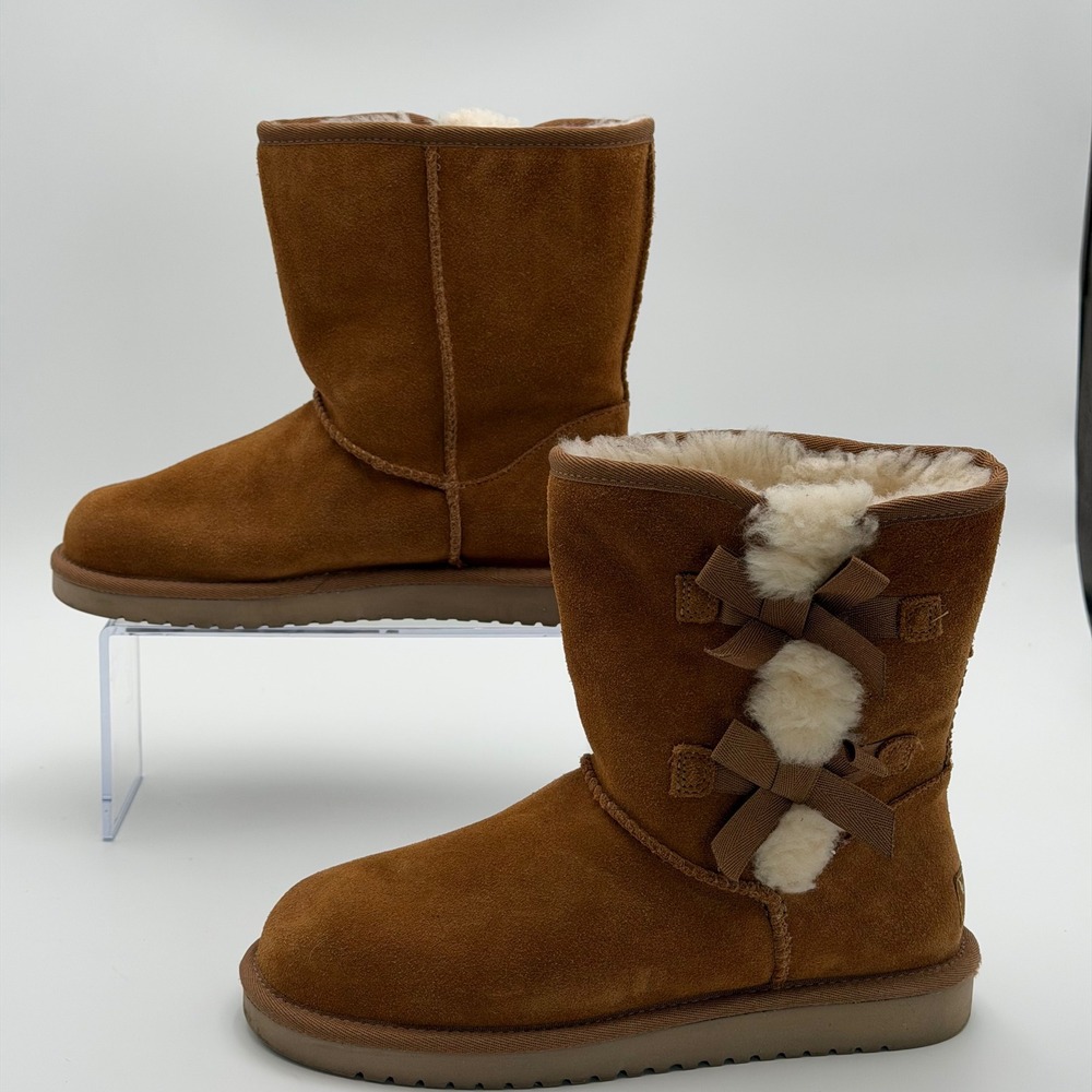KOOLABURRA BY UGG Victoria Short Womens 7 Chestnut Suede Shearling Bow Boots